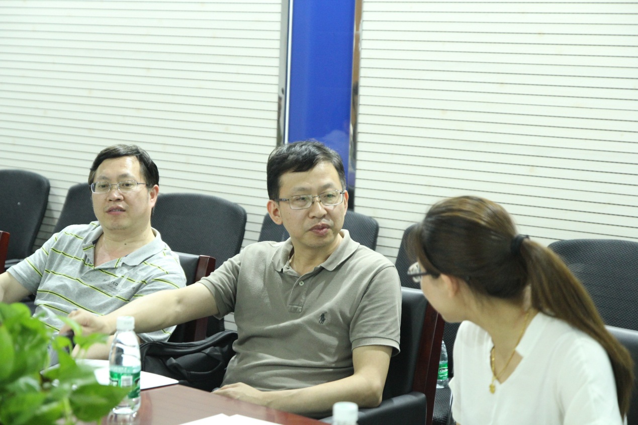 丁道群教授和心理健康服务事业部负责人李姣沟通 丁道群教授和心理健康服务事业部负责人李姣沟通